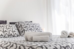 2 slaapkamers, een strijkplank/strijkijzer, gratis wifi, beddengoed