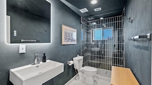 Douche, serviettes fournies