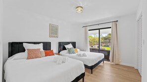 4 habitaciones, tabla de planchar con plancha, wifi y ropa de cama