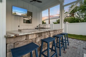 Terrace/patio - Skyline: Rooftop Deck! Golf Cart Rental Available! (Destin)