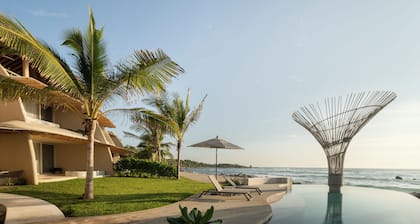 Beachfront Condo Los Panchos 101