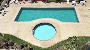 2 piscine all'aperto