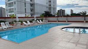 2 piscines extérieures