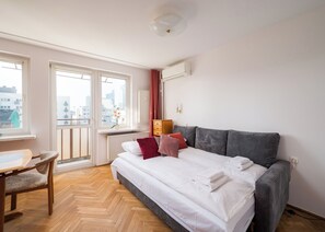 Iron/ironing board, WiFi, bed sheets