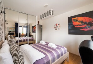 1 dormitori, planxa i posts de planxar, wifi i roba de llit 