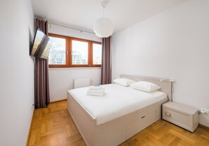 2 quartos, ferros/tábuas de passar roupa, Wi-Fi, roupa de cama
