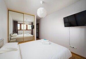 2 bedrooms, iron/ironing board, WiFi, bed sheets