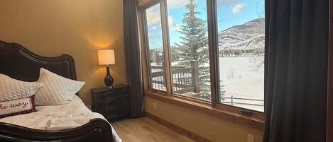 3 quartos, ferros/tábuas de passar roupa, Wi-Fi, roupa de cama