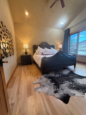 3 slaapkamers, een strijkplank/strijkijzer, wifi, beddengoed