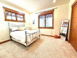 3 habitaciones, tabla de planchar con plancha, wifi y ropa de cama 