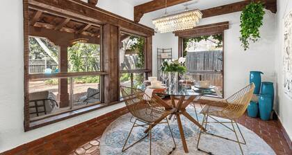 Discover luxury in Sedona Zenspirational: 2BR home with hot tub in West Sedona.