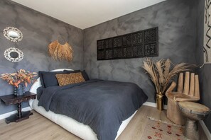 2 soverom, skrivebord, strykejern/-brett og wi-fi (inkludert)