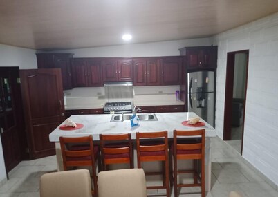 Casa Cardona , A charming 2bedroom and 2 bathroom house in TELA!