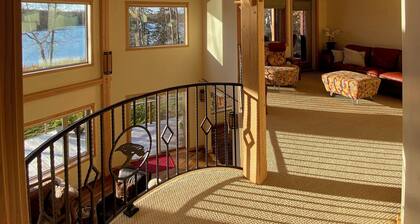 Upscale 3-bedroom lakefront house in Talkeetna