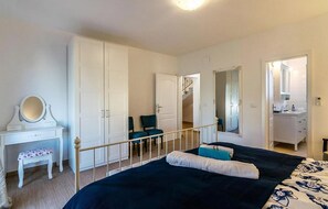 4 bedrooms, iron/ironing board, travel crib, free WiFi