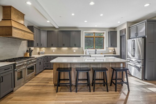 New Construction! 7 bedroom luxury lakefront  home in golf neighborhood!