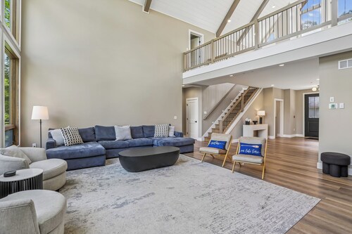 New Construction! 7 bedroom luxury lakefront  home in golf neighborhood!
