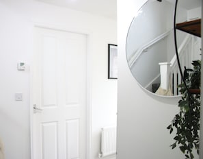 Interior - Luxury 3BR House Nearby AO arena - Free Parking (Cheetham Hill)