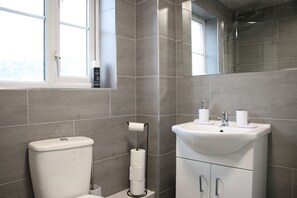 タオル、石鹸、トイレットペーパー