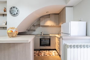 Kühlschrank, Ofen, Herdplatte