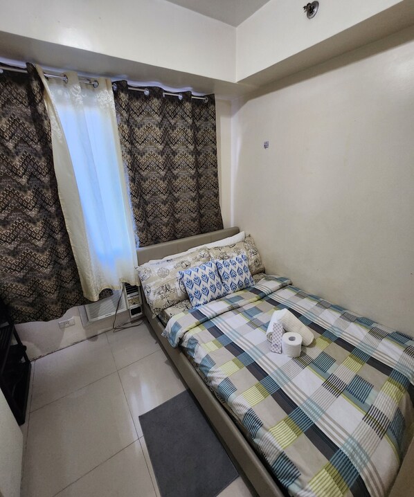 1 habitación, tabla de planchar con plancha, wifi y ropa de cama