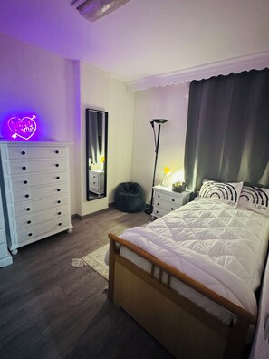 1 soverom, strykejern/-brett, wi-fi og sengetøy