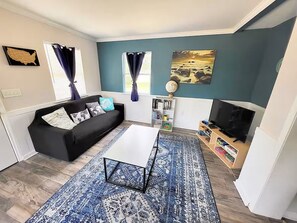 Living area - Cottage On The Coast Less than 2 miles from NAS (Pensacola)