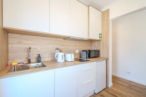 Kühlschrank, Mikrowelle, Geschirrspüler