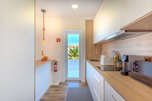 Kühlschrank, Mikrowelle, Geschirrspüler