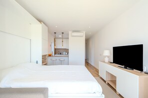 Silitysrauta/-lauta, ilmainen Wi-Fi, vuodevaatteet