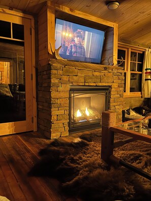 Interior - Charming 2-bedroom Enchanting Lake home with Rustic feel! Guest cabin n Sauna (Eveleth)