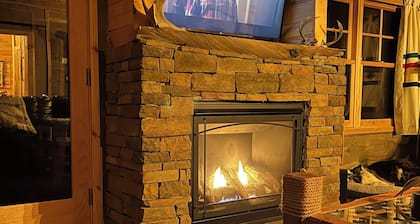 Charming 2-bedroom Enchanting Lake home with Rustic feel! Guest cabin n Sauna