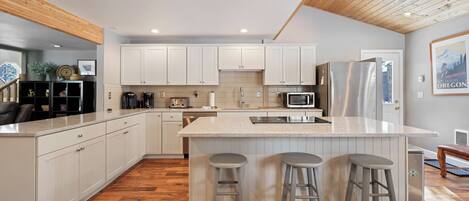 Réfrigérateur, micro-ondes, four, lave-vaisselle