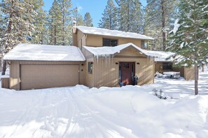 Exterior - 8 East Butte - Heart of Sunriver, Game Room, Hot Tub, Bikes, SHARC, A/C (Bend)