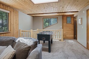 Game room - 8 East Butte - Heart of Sunriver, Game Room, Hot Tub, Bikes, SHARC, A/C (Bend)