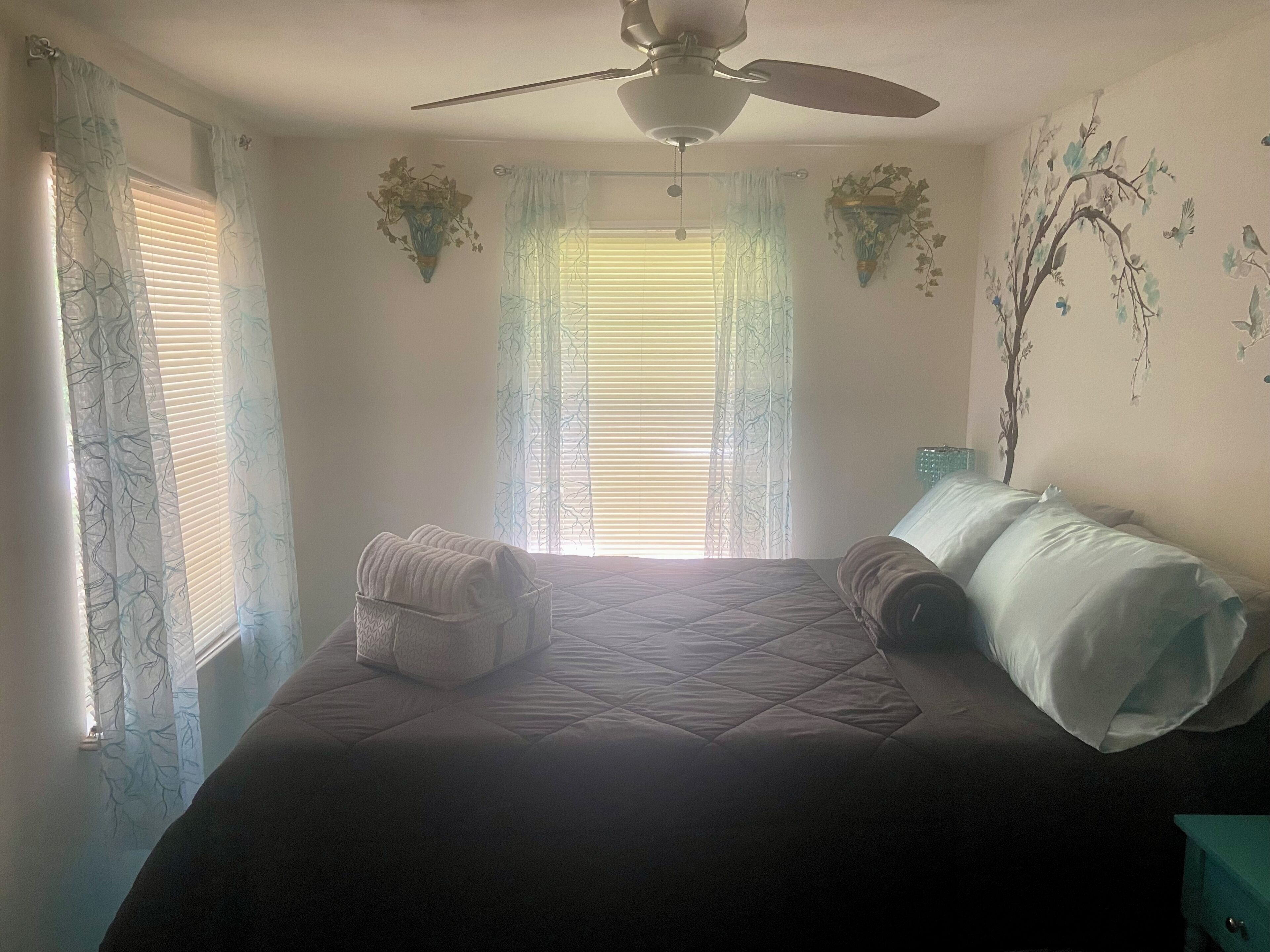 2 間睡房、書桌、Wi-Fi (收費)、床單