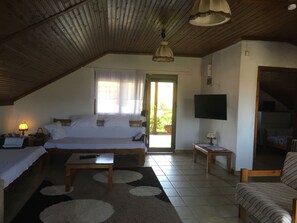 1 chambre, fer et planche à repasser, lit de bébé portatif, Wi-Fi