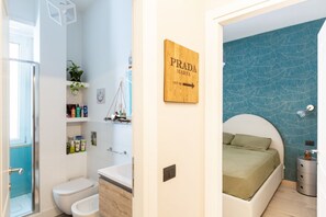 Shower, hair dryer, bidet - St. John Comfy Apartment (Roma)