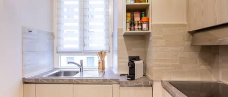 Fridge, microwave, oven, stovetop