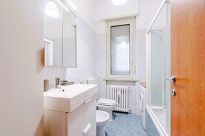 Hair dryer, bidet, towels, toilet paper