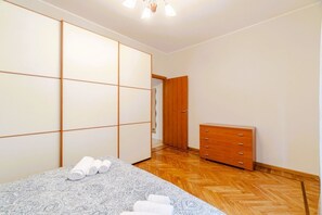 1 habitación, tabla de planchar con plancha, wifi y ropa de cama 