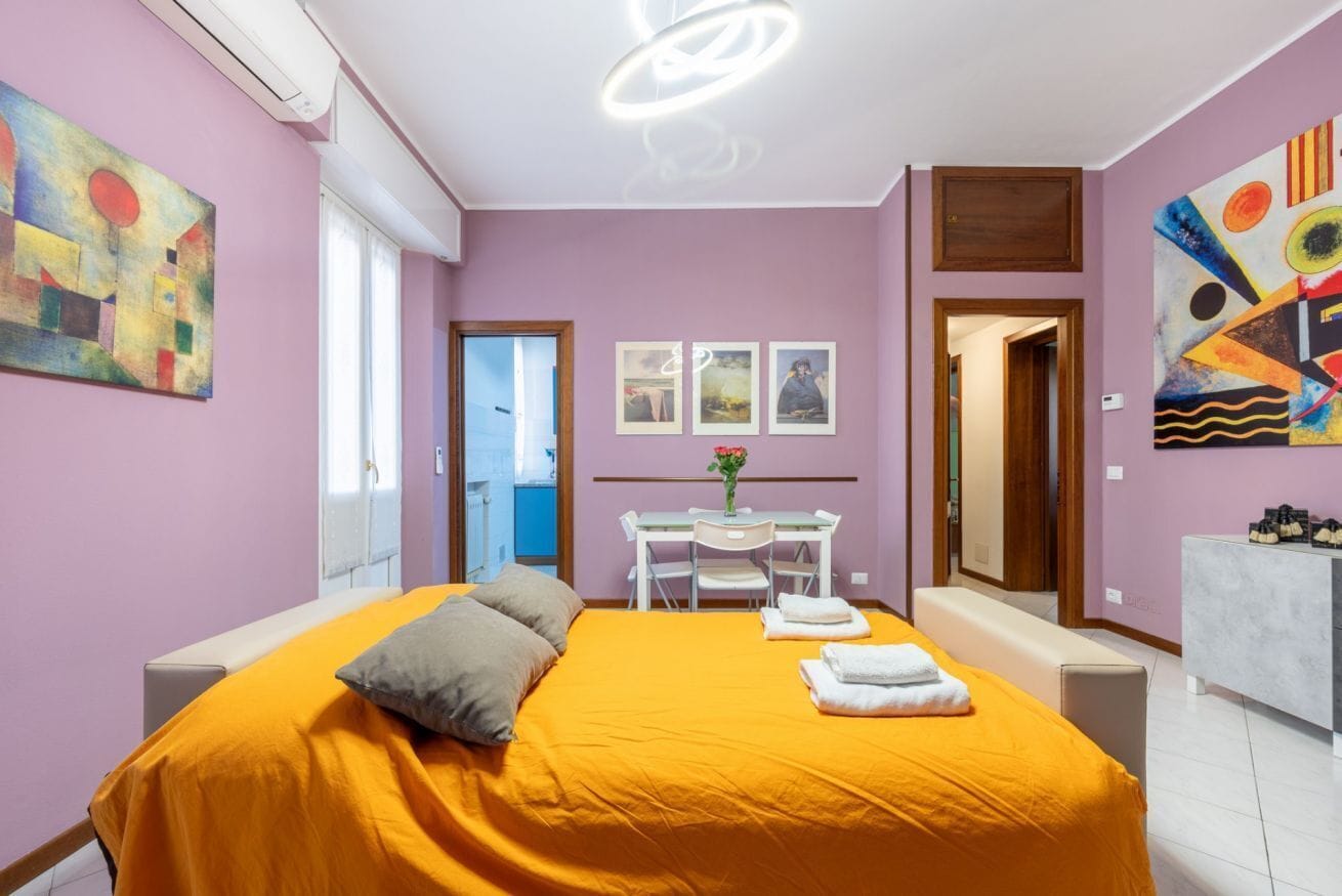 3 habitaciones, tabla de planchar con plancha, wifi y ropa de cama 