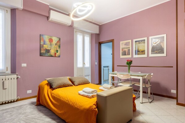3 habitaciones, tabla de planchar con plancha, wifi y ropa de cama