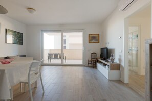 Interior - GuestHost - Bright Apartment Affori, Milan (Milano)