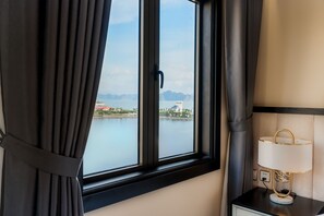 極品雙人房, 海景 | 1 間臥室、客房內保險箱、書桌、遮光布/窗簾