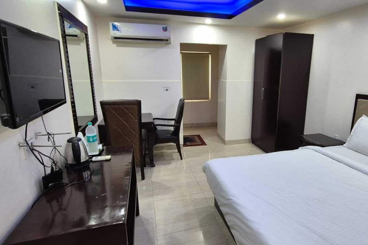 Deluxe Double Room, City View