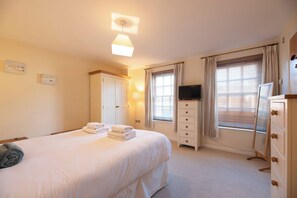 3 chambres, fer et planche à repasser, Wi-Fi, literie fournie