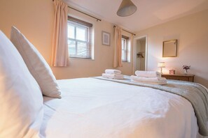3 chambres, fer et planche à repasser, Wi-Fi, draps fournis