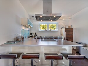 Fridge, oven, dishwasher, cookware/dishes/utensils - Simonhöhe Kärntentraum by Interhome (Sankt Urban)