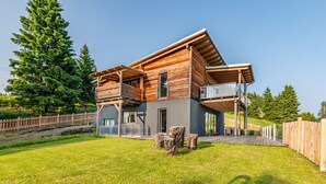 A modern two-story house with a wooden exterior, a balcony, and a well-maintained lawn. - Simonhöhe Kärntentraum EG by Interhome (Sankt Urban)